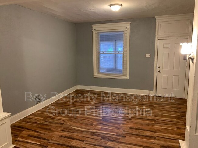 Building Photo - 413 N Sickels St