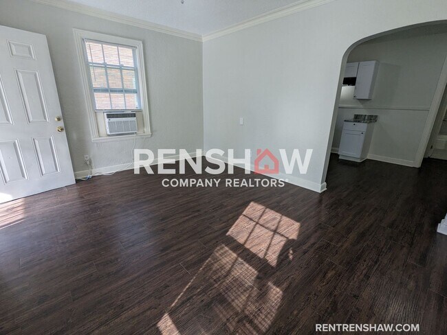 Building Photo - Renovated Duplex - 1 Bed / 1 Bath - Bingha...