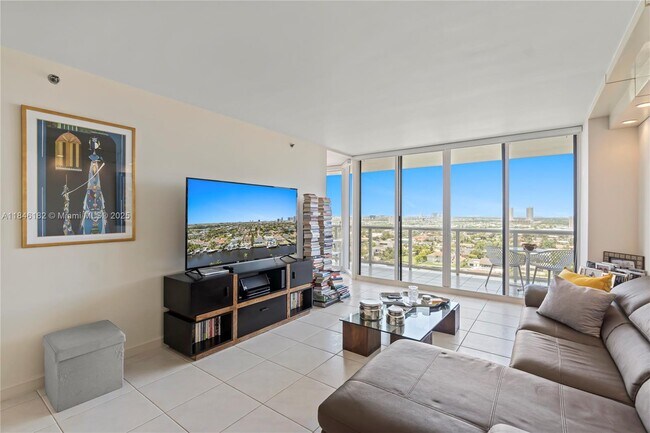 Building Photo - 3598 Yacht Club Dr