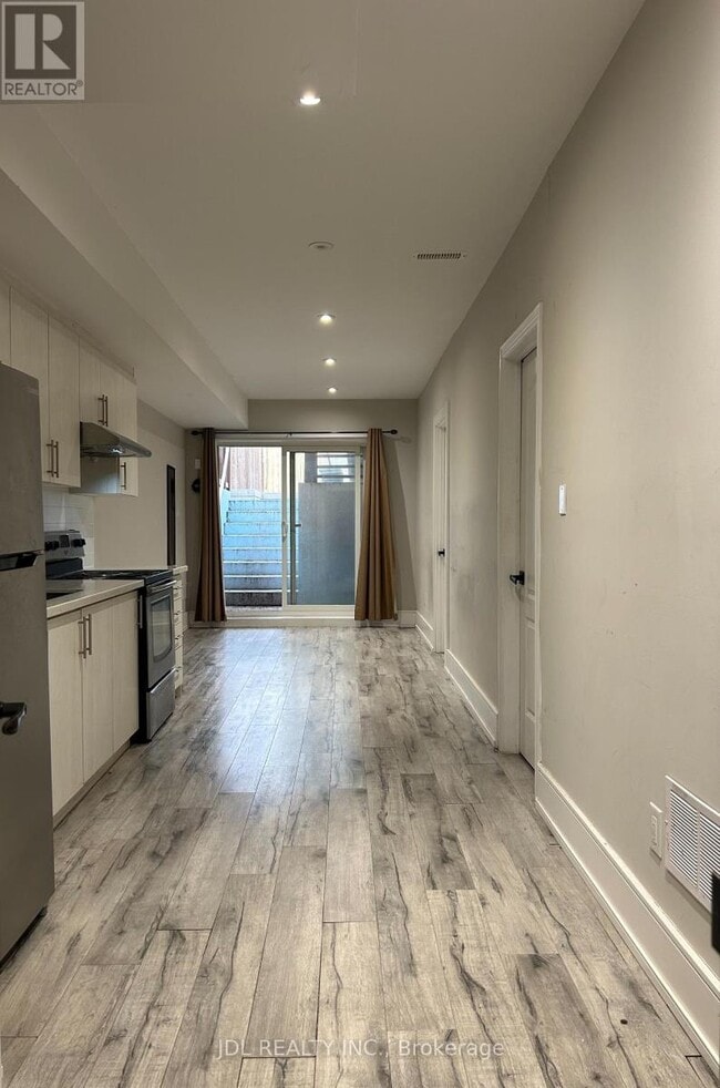 Building Photo - 105B Pitt Ave