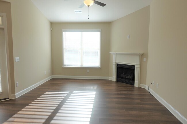 Building Photo - 294 Foxbank Cir