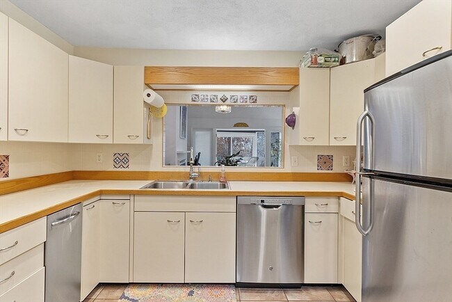Building Photo - 39 Monadnock Dr