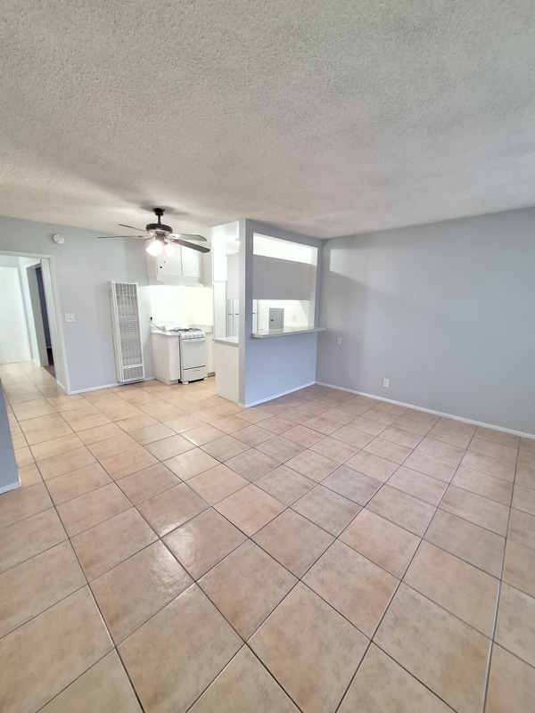 Foto del edificio - 4660 Kester Ave