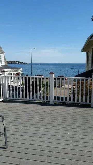 huge deck overlooking ocean - 26 Greystone Park