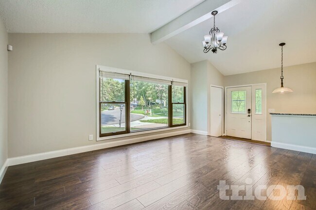 Foto del edificio - 1916 Lamplight Dr