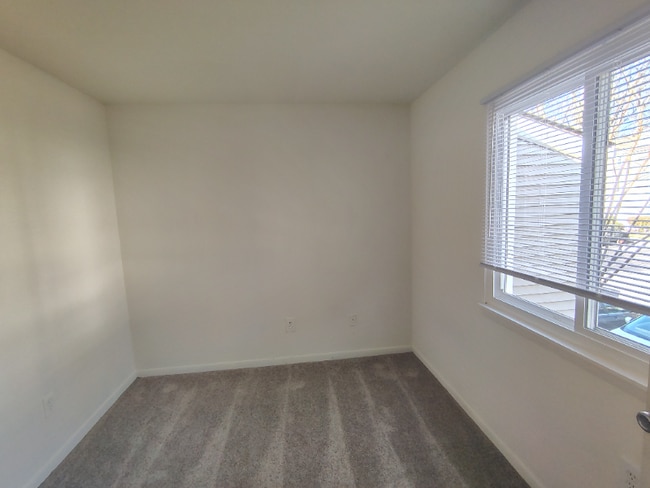 Foto del edificio - 600 Reusens Rd