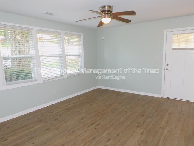 Foto del edificio - 3016 Myra St
