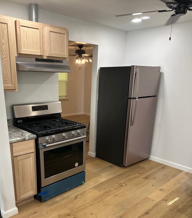 Foto del edificio - 380 Ivanhoe Rd