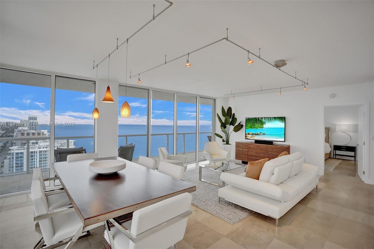 Foto principal - 6365 Collins Ave