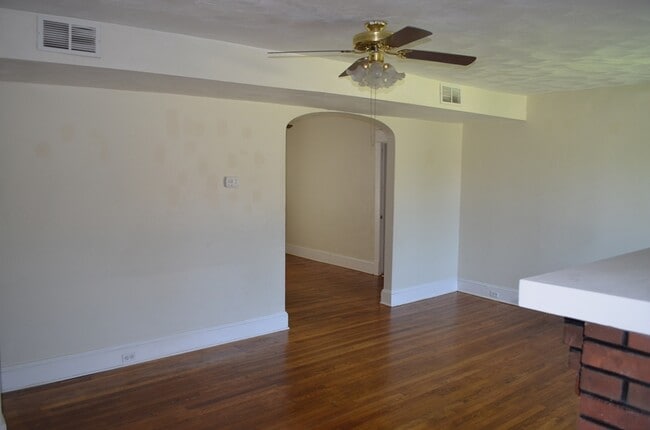 Building Photo - 3735 Western Branch Blvd
