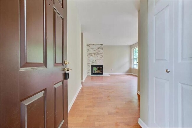 Foto del edificio - 3151 Cypress Ct