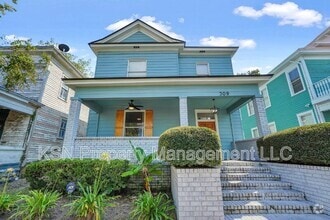 Building Photo - 309 W 33rd St