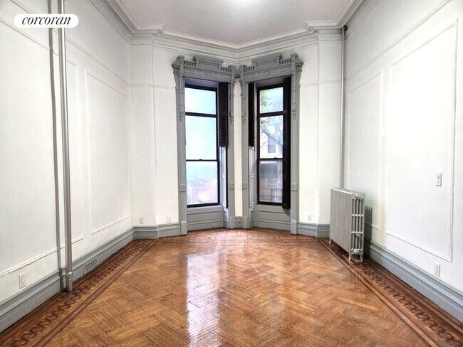 Building Photo - 204 Lincoln Pl