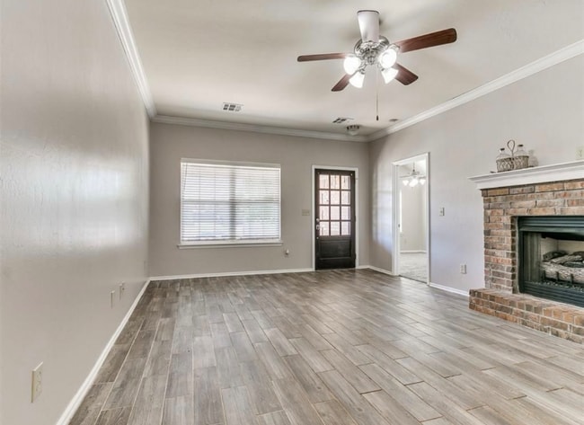 Building Photo - 547 shadow Way