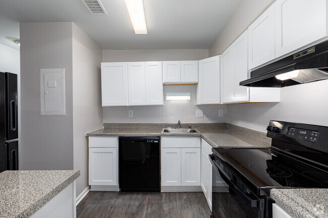 2BR, 1BA - 877SF-Kitchen - Smallwood Gardens