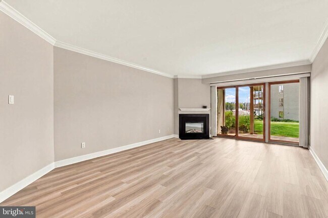 Foto del edificio - 7022 Channel Village Ct
