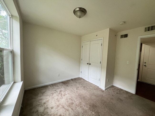 Photo - 1820 W Berks St Apartment