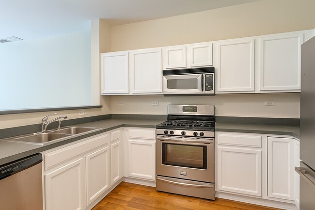 Building Photo - 2476 Oneida Ln