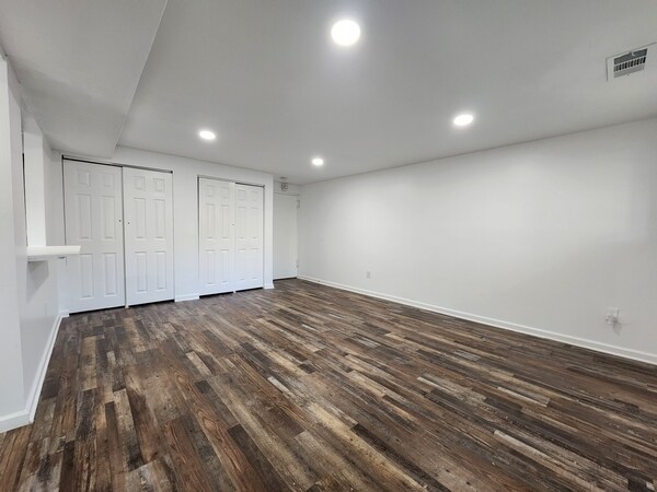 Área de estar/comedor: clásica - Creekview Terrace Apartments