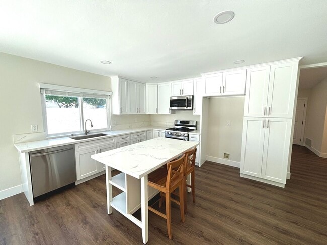 Building Photo - Beautiful 3Bd/2Ba Home in Irvine!
