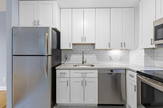 Building Photo - 607 1st St