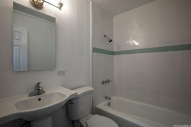 Building Photo - Manthos 94-322 Pupuole St