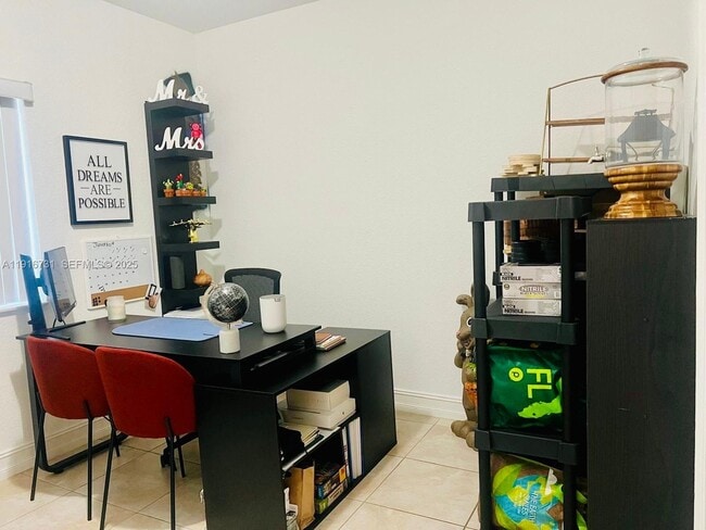 Foto del edificio - 7985 NW 8th St