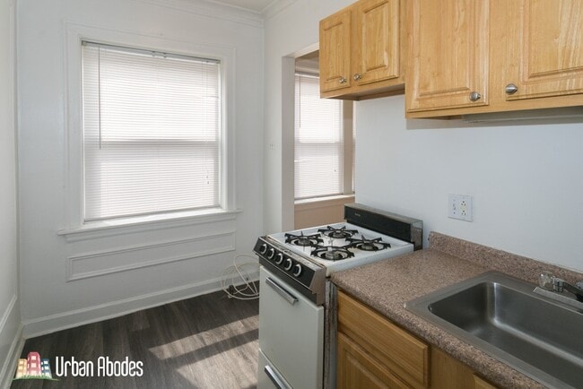 Building Photo - 5516 N Kenmore Ave