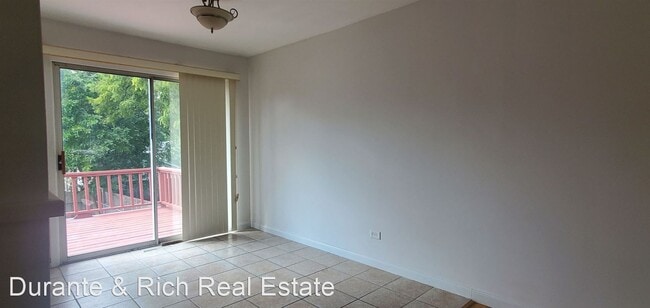 Building Photo - 5 br, 1.5 bath House - 344 N Main St