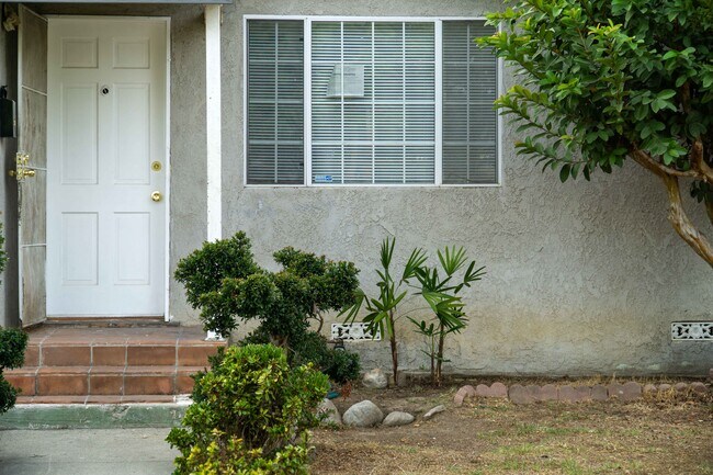 Building Photo - 15223 Daphne Ave