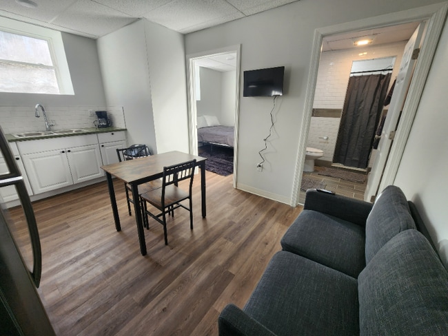 Building Photo - 151 S Main St