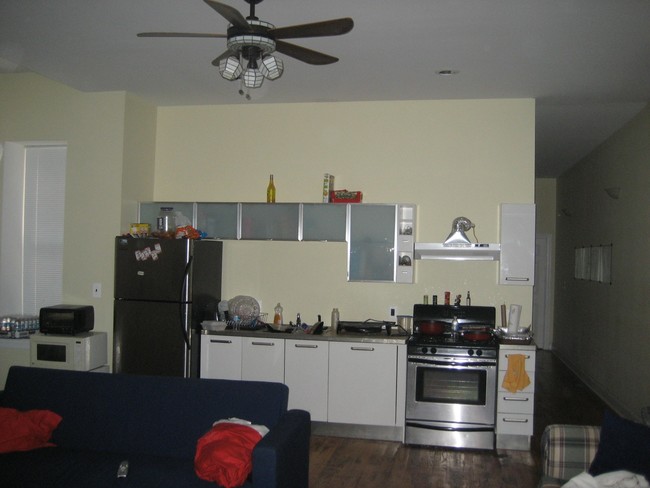 Inside of Apartment - 1517 W Girard Ave