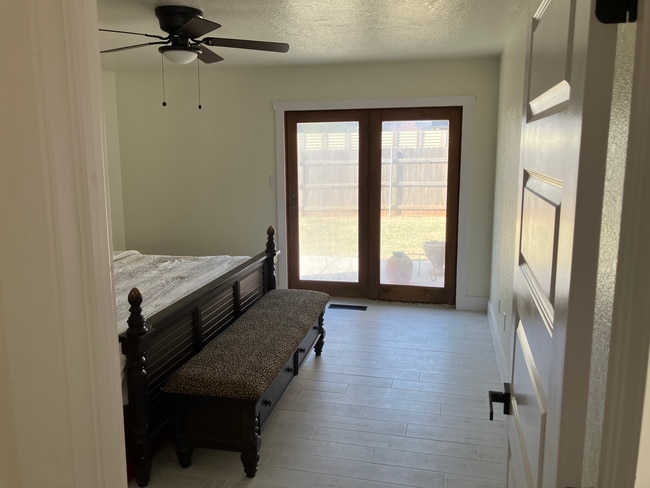 Master Bedroom - 3221 Cove Hollow Ct