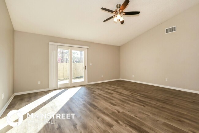 Building Photo - 7767 Pikes Peak Dr