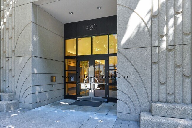 Building Photo - MU-11TH420-604