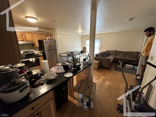 Foto del edificio - 5 br, 2.5 bath House - 34 Raymond St # 34A 1