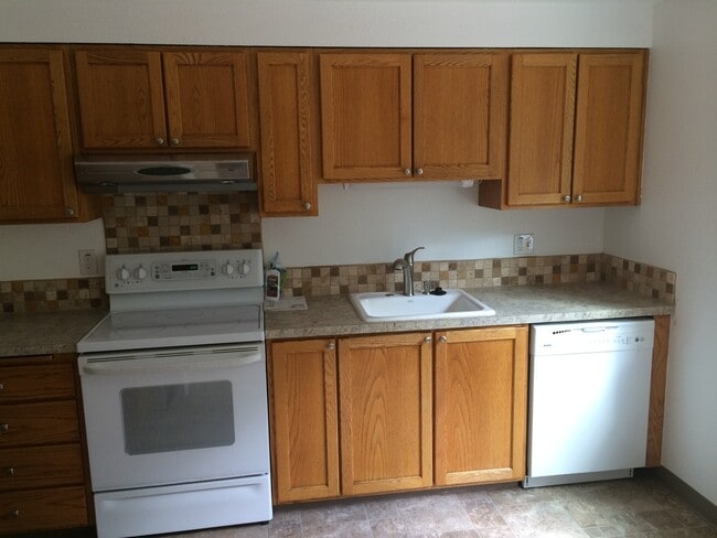 Building Photo - Great duplex in Gresham! rentalsc21.com