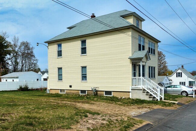 Building Photo - 30 Eden St