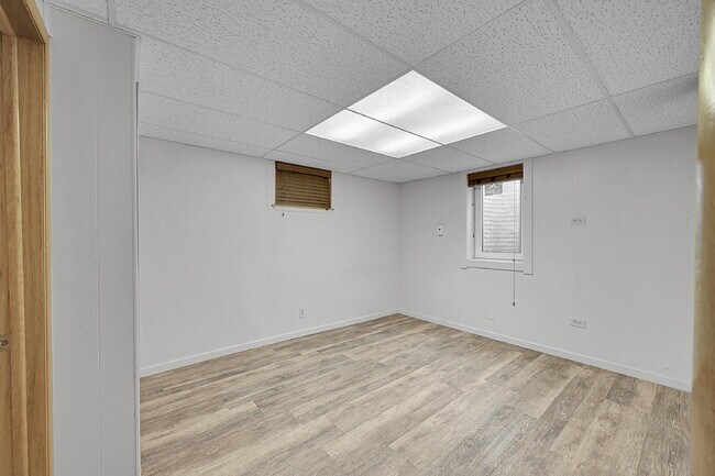 Foto del edificio - $3,095.00 - 3 Bedrooms, 2 Bathrooms Single Family Home in Arvada with Cozy Fireplace!