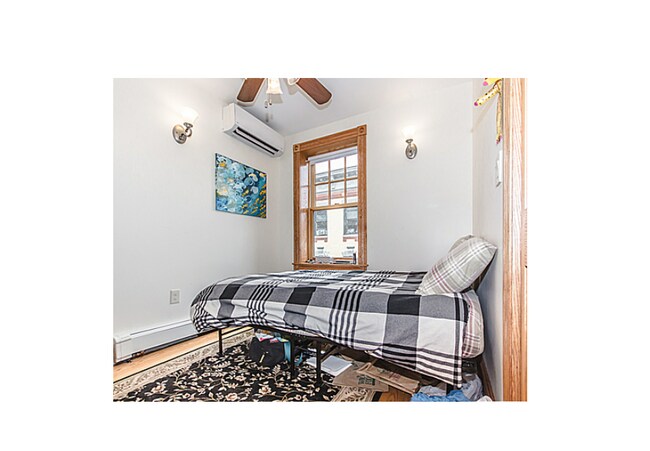 Foto del edificio - 14 S Russell St