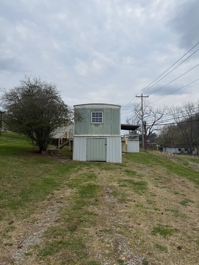 Building Photo - 1032 W Carters Valley Rd