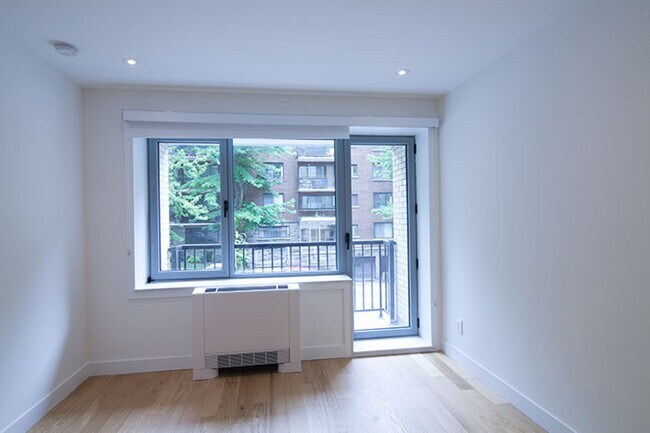 Building Photo - 3468 Rue Drummond