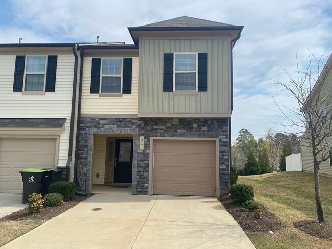 Foto del edificio - **Charming 3/2.5 Townhome in Clayton**