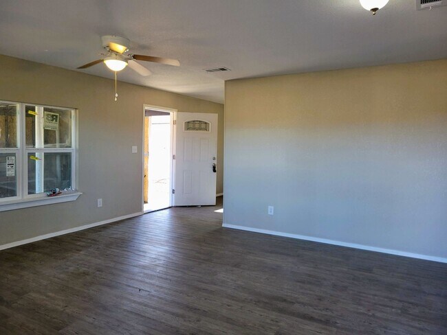 Foto del edificio - Recently Updated 3 Bed 2 Bath in Gun Barre...