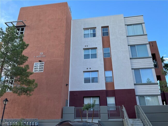 Building Photo - 19 E Agate Ave