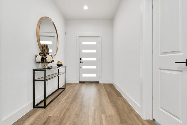 Building Photo - 2512 Gray St