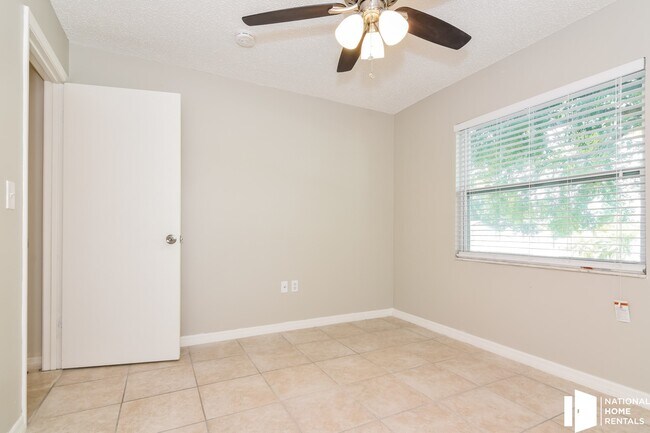 Building Photo - 248 Lake Thomas Dr