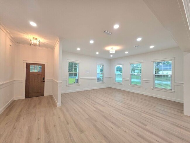 Building Photo - 3299 Bernath Dr