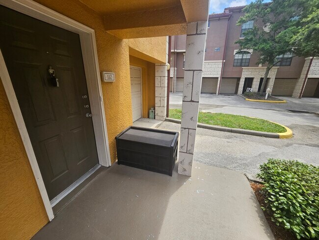 Foto del edificio - 6131 Metrowest Blvd
