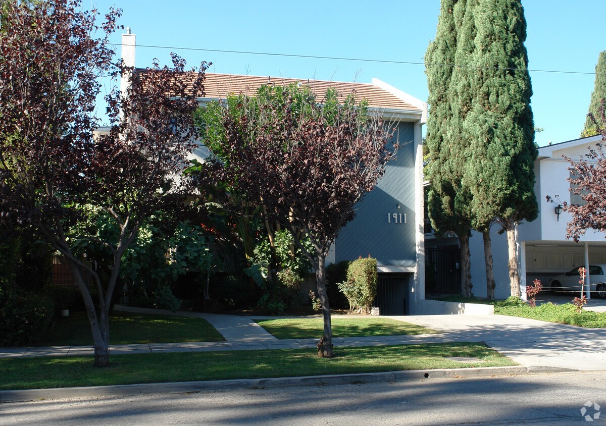Primary Photo - 1911 Overland Ave